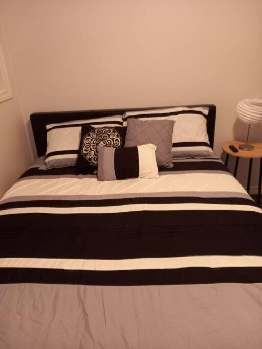 Adorable Private Suite In Ajax, Unique 2 Story Kültér fotó