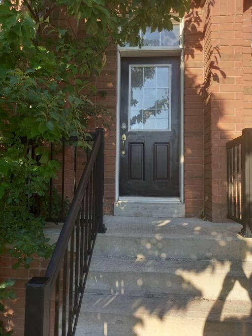 Adorable Private Suite In Ajax, Unique 2 Story Kültér fotó