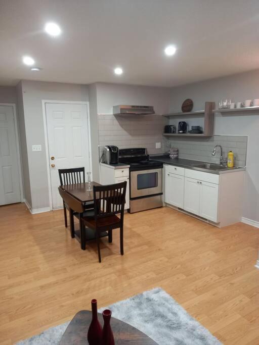 Adorable Private Suite In Ajax, Unique 2 Story Kültér fotó